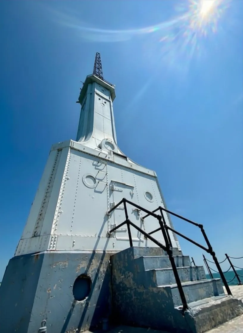The base of Gravelly Shoal's tower with a steel stair and railing leading up from the pier deck.